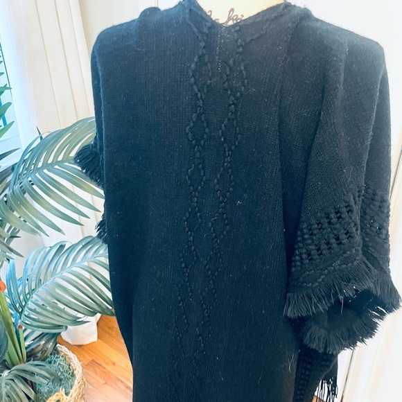 Knitted Poncho/Cardigan with Wooden Buttons - Picture 7 of 16